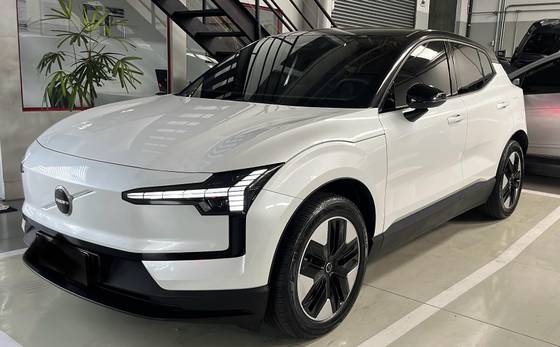 VOLVO EX30 51 KW ELÉTRICO CORE